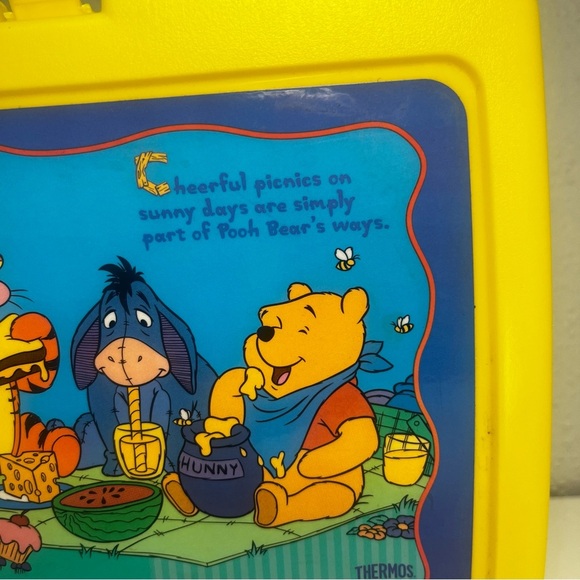 Disney Winnie the Pooh Yellow Plastic Lunchbox - Picture 3 of 12